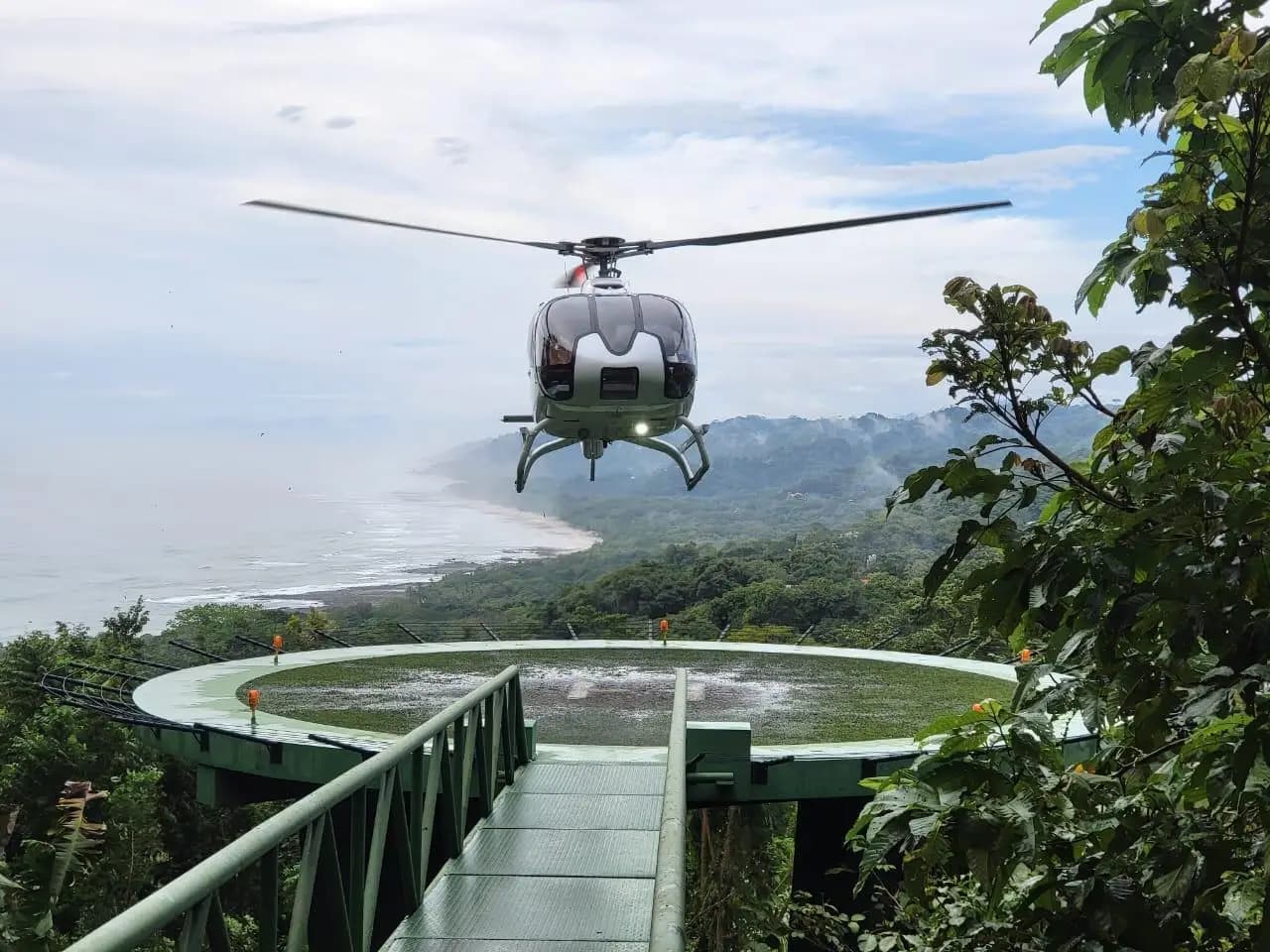 Luxurious Helicopter Transfer from Liberia Airport to Jaco